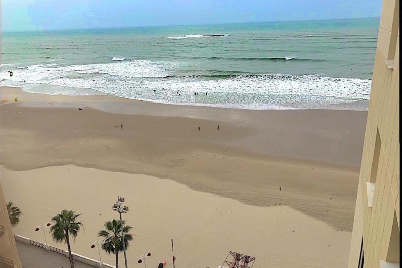 Romantica Vista Al Paseo Maritimo De * Cádiz
